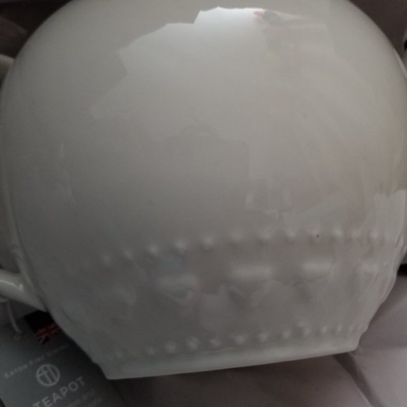 Eaton Fine Dining Embossed Amour Teapot - Picture 5 of 9